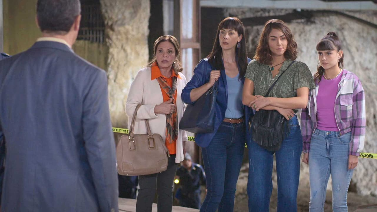Manuela, Paloma, Amanda y Yaneli buscan el cuerpo de Dulce
