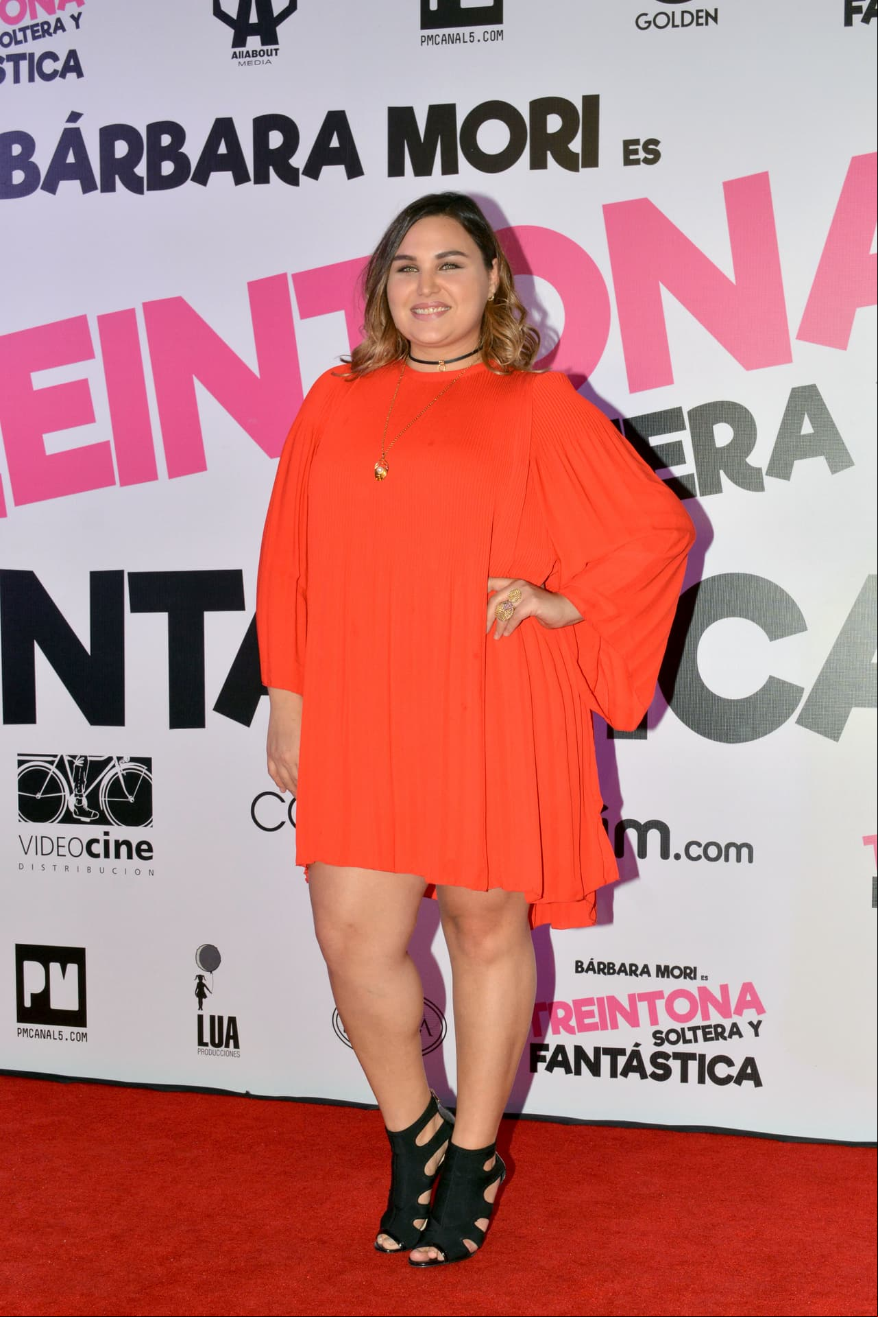 No obstante, Villarreal compartió a la revista TvyNovelas que ha tenido que posponer la boda, debido a una gran carga de trabajo. “Por el momento tuvimos que suspender porque tengo mucho trabajo, estoy participando en el grupo musical Reinas de Corazones y empiezo una serie durante dos temporadas. Nos íbamos a casar en abril, pero hablé con él sobre el tema de posponer la boda, y me dijo que no me preocupara”, reveló a la publicación.