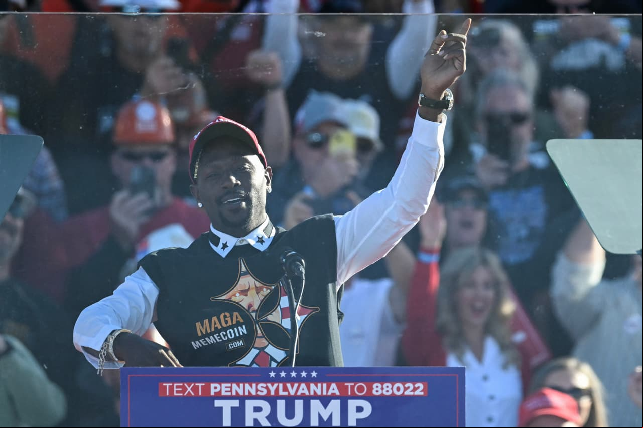 Antonio Brown celebra triunfo de Trump con polémica ilustración 
