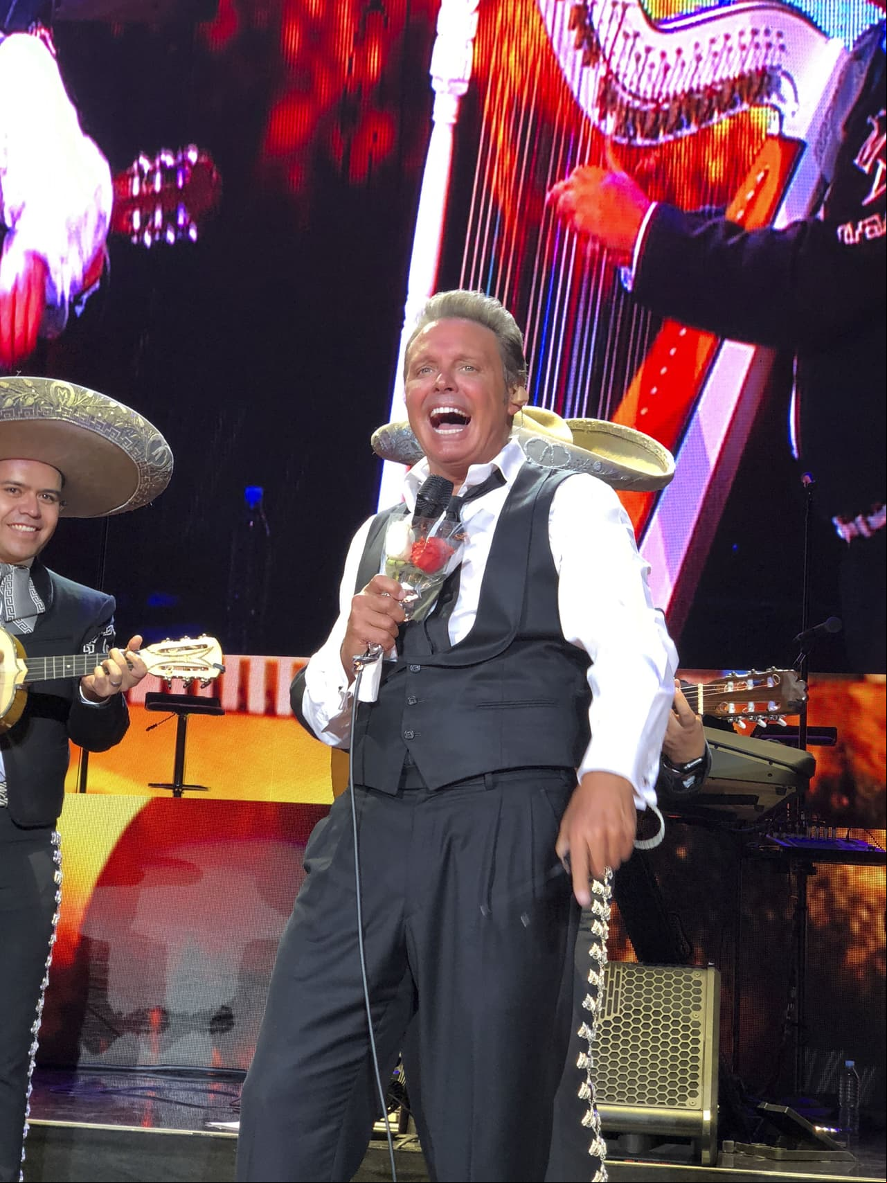 Luis Miguel sorprendió a sus seguidores con este look (The Grosby Group)
