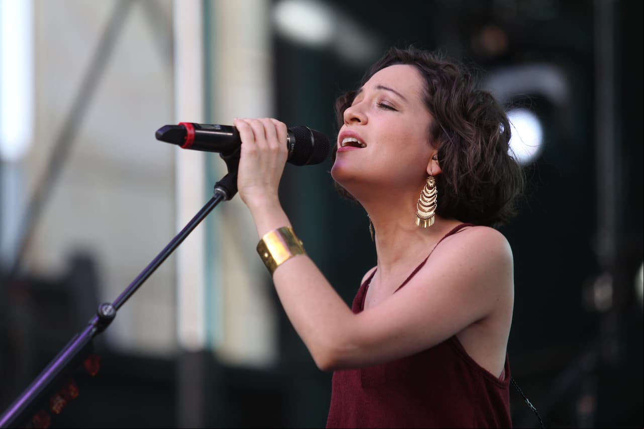 ¿Natalia Lafourcade se retira de la música para embarazarse?