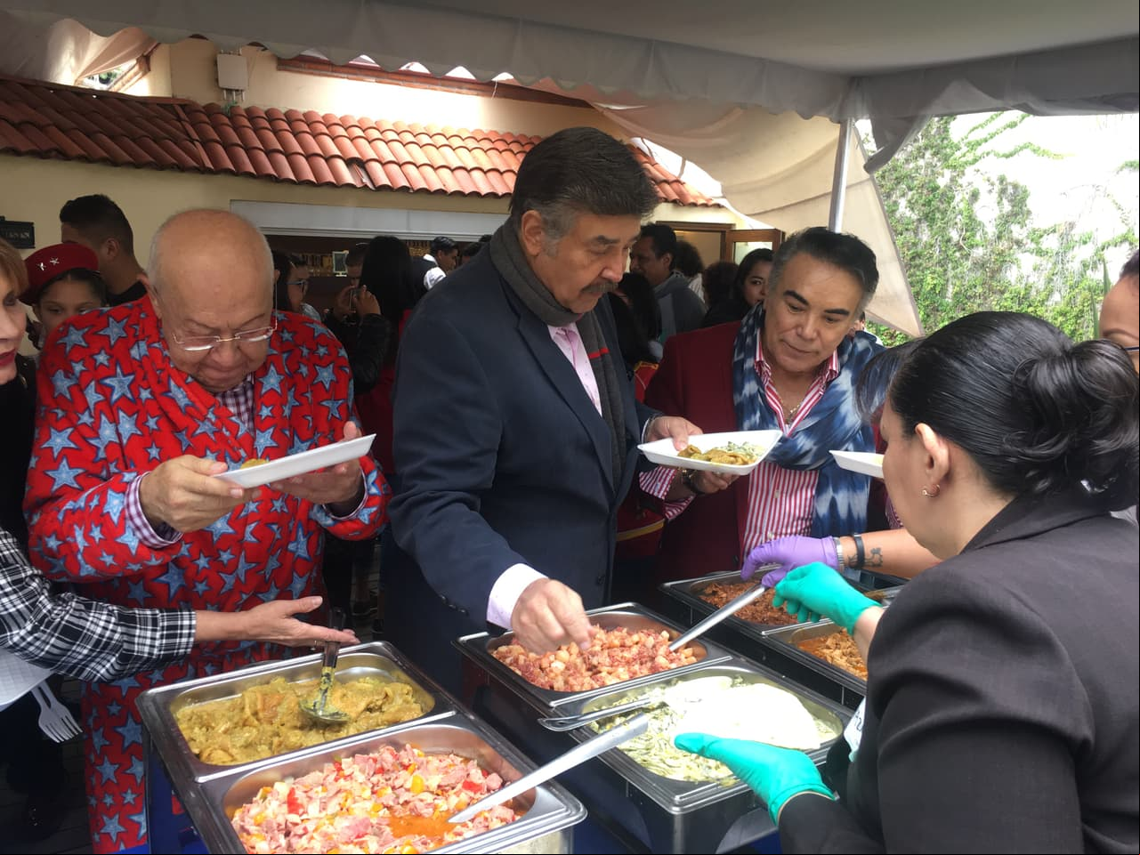 El abuelo (Eduardo Manzano) siempre "tiene un hambre"...