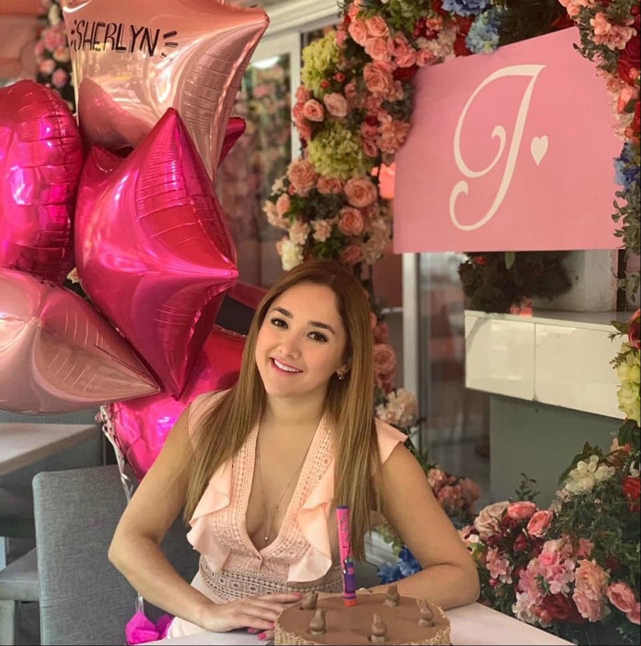 Sherlyn agradece a sus fans por los mensajes en su cumpleaños