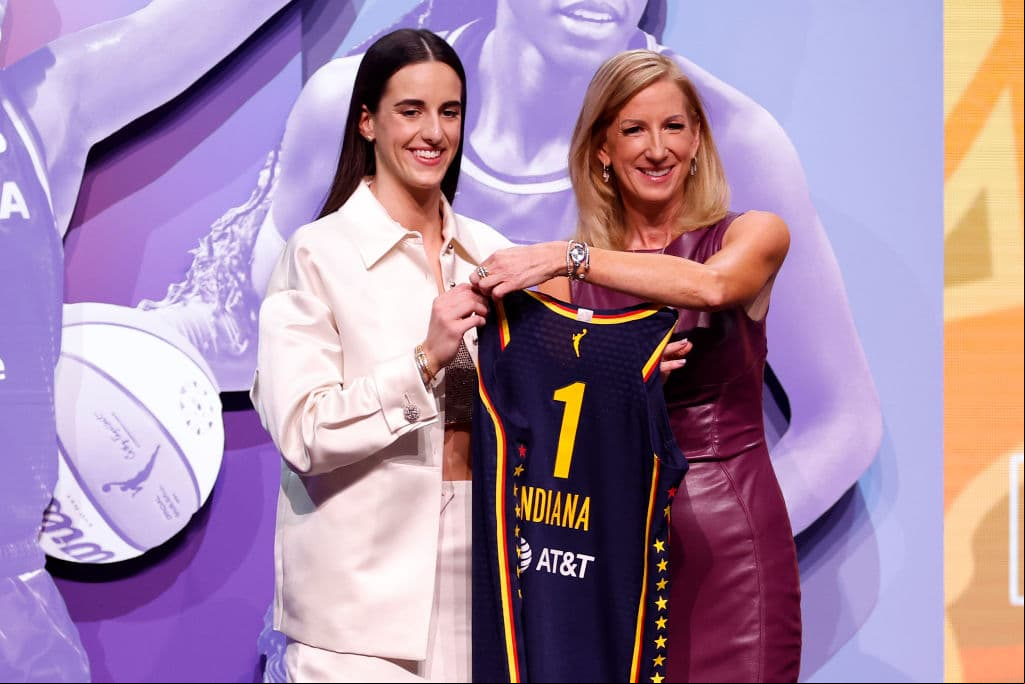  Caitlin Clark, el fenómeno del baloncesto universitario, jugará con Indiana Fever