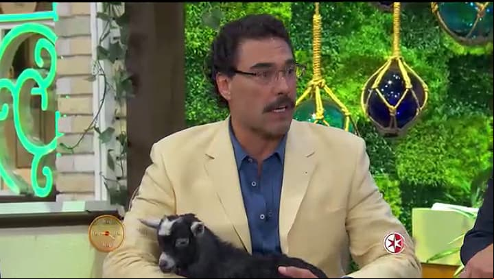 ¡Eduardo Yáñez llega con todo y animales de Amores con trampa a HOY!