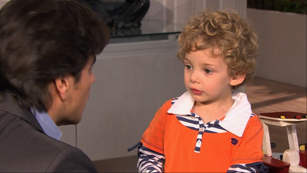 'Octavio' le cuenta a 'Miguelito' que ya tendrá una gran familia junto a 'Maricruz' y 'Lupita'. El pequeño no podía estar más que feliz.