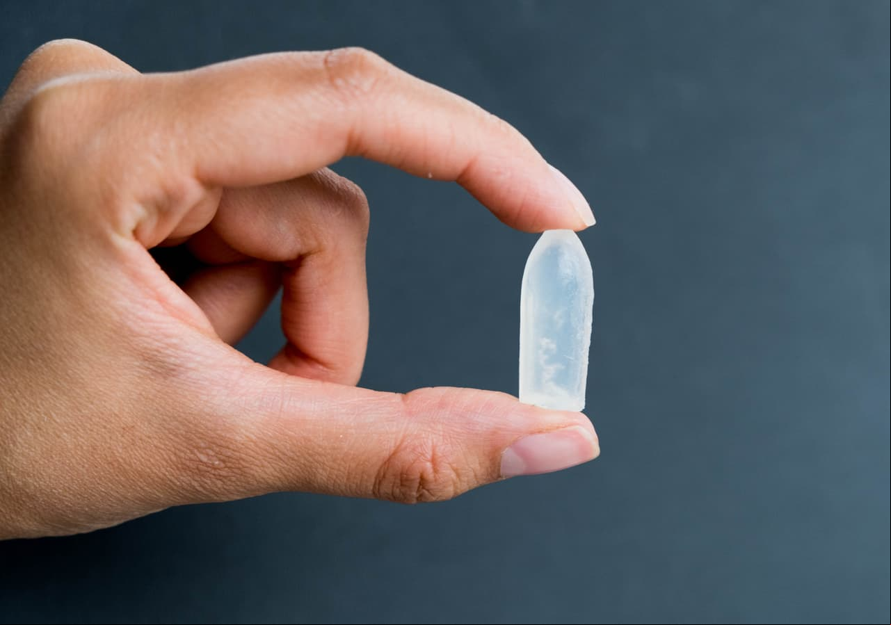 Se colocan vía vaginal antes o durante la menstruación.