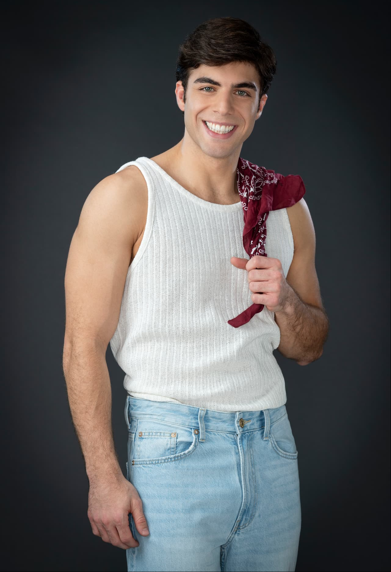 Alain Said es el siempre alegre 'Gilberto Santos'.