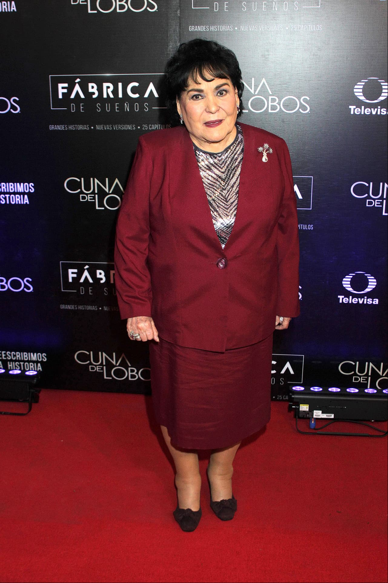 A través de las redes sociales, Carmen Salinas denunció haber sido golpeada y amagada en las calles de la Ciudad de México. De acuerdo con un programa de espectáculos, el asalto ocurrió cuando la actriz salía de un restaurante que istra junto a su hija, María Eugenia Plascencia.