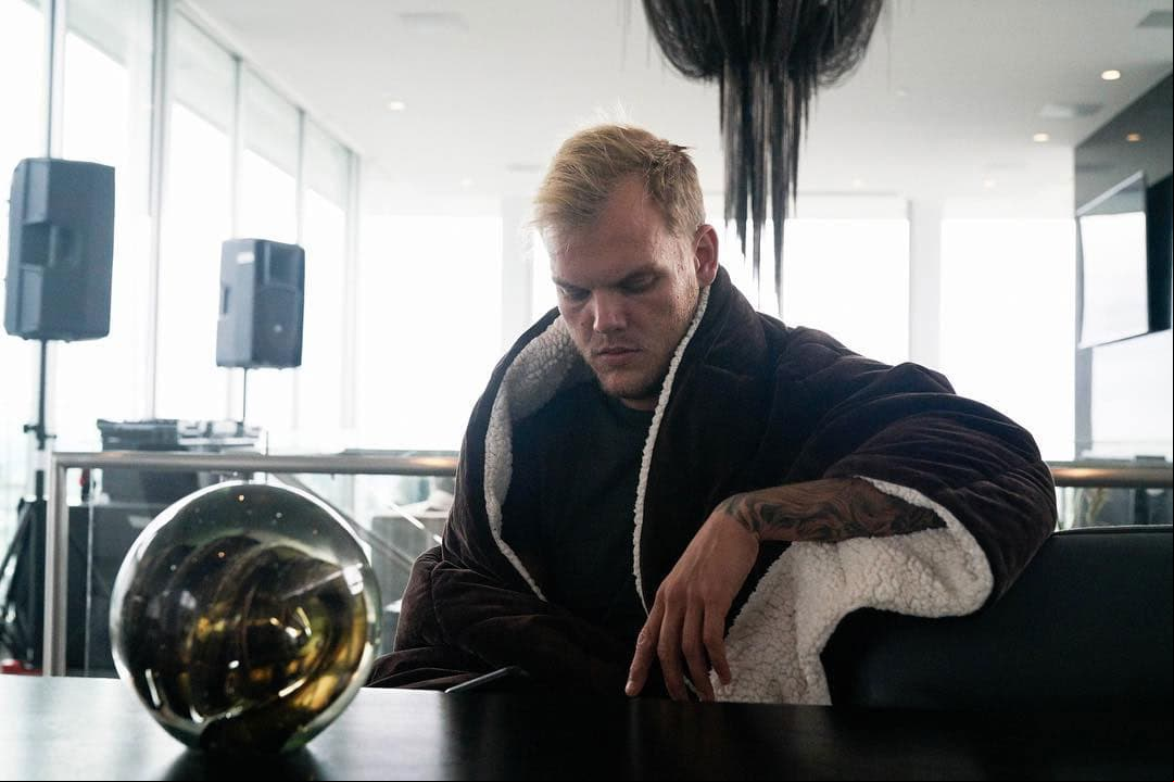 Insinúan que Avicii se suicidó