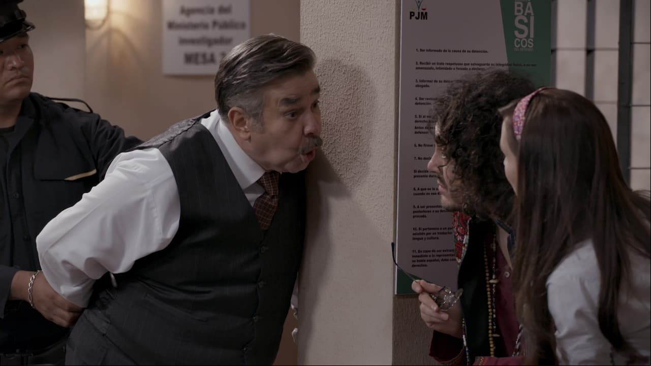 4. Plácido les pidió a los más jóvenes de los López que regresaran al departamento a tapar el hueco en la pared antes de que terminara el plazo que les dio Doña Silvia Pinal.