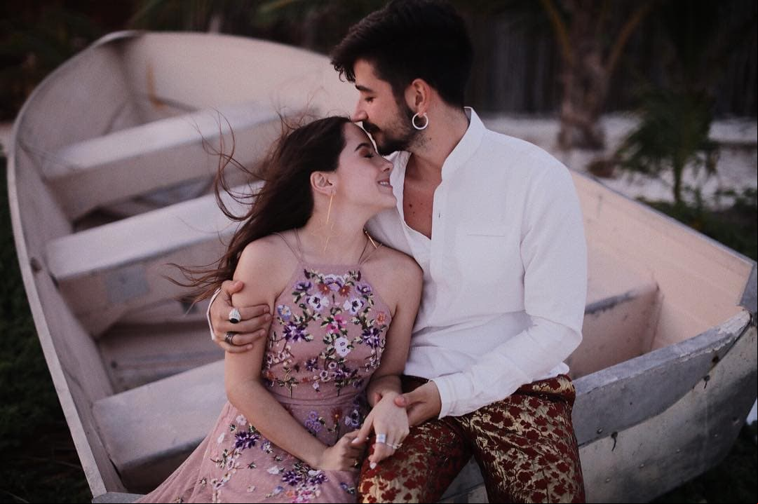 A los cuatro días, Evaluna y Camilo formalizaron su relación de noviazgo. Más adelante, el 11 de diciembre de 2015 decidieron abrir su canal de YouTube titulado Camilo y Evaluna en el que, desde entonoces, han compartido algunos de sus momentos más románticos.