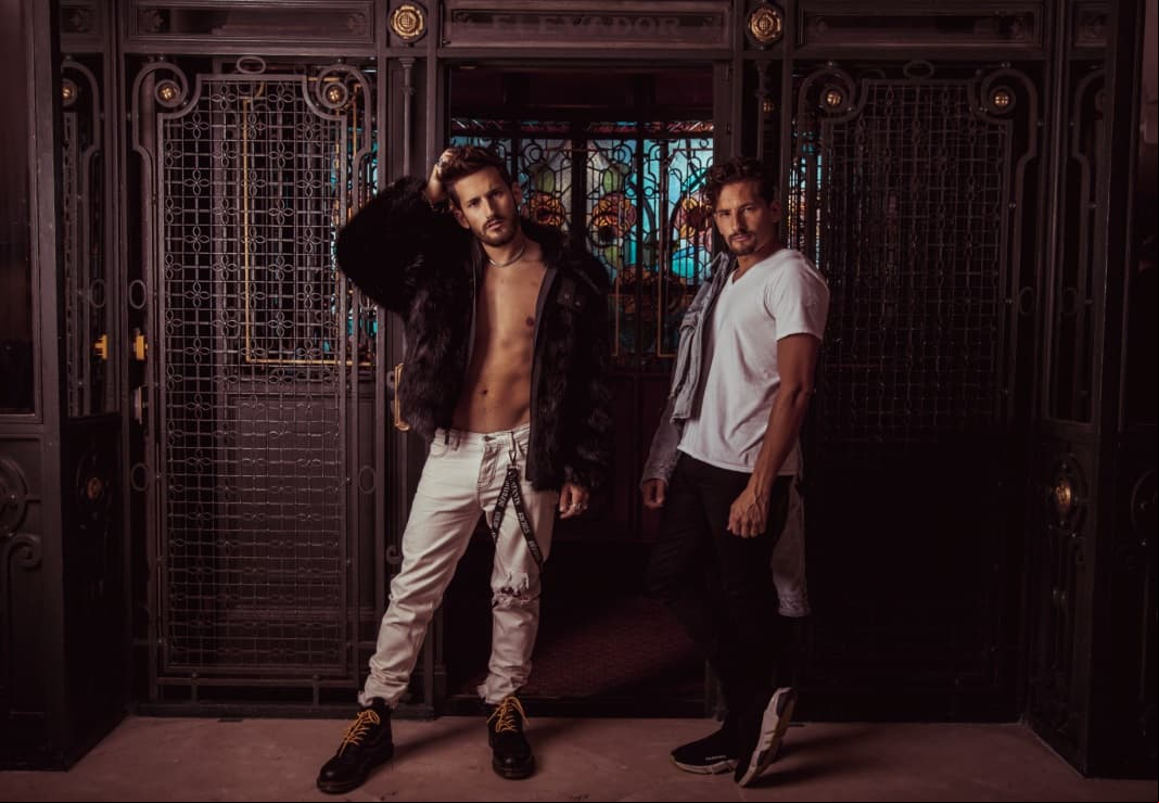 Mau y Ricky reciben reconocimiento en México por uno de sus éxitos