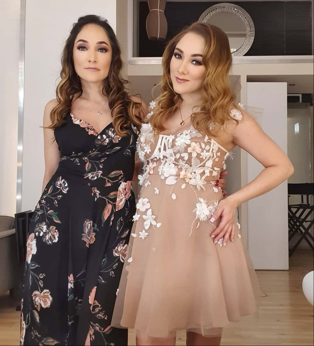 Una de las personas que la ha apoyado durante su dulce espera es su hermana Silvia, a quien le escribió un emotivo texto. “Ella es bonita por donde la veas, inteligente, noble, divertida, mi ejemplo a seguir, el mejor regalo que me hicieron mis papás, la mamá de mi persona favorita @diegoaquirozg. Ella es mi mejor amiga y además es mi hermana. Te amo”, añadió.