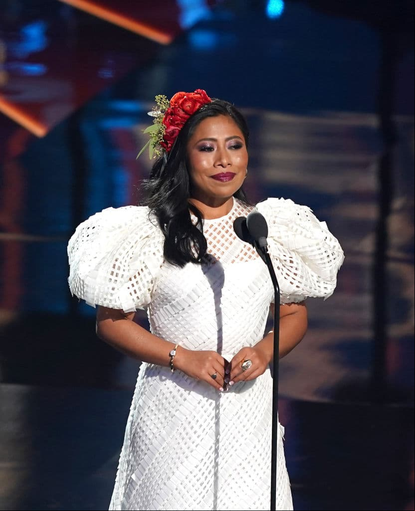 Yaritza Aparicio logró causar sensación como conductora del Latin Grammy celebrado este jueves 19 de noviembre en AmericanAirlines Arena de Miami, no solo porque significó su debut en una premiación tan importante como esta, sino por los looks que presentó a lo largo de la noche.