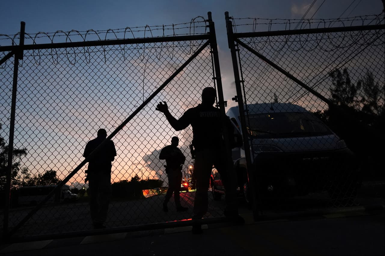 Estudiante hispano es detenido por ICE tras acudir a una cita en una corte de Inmigración en NY