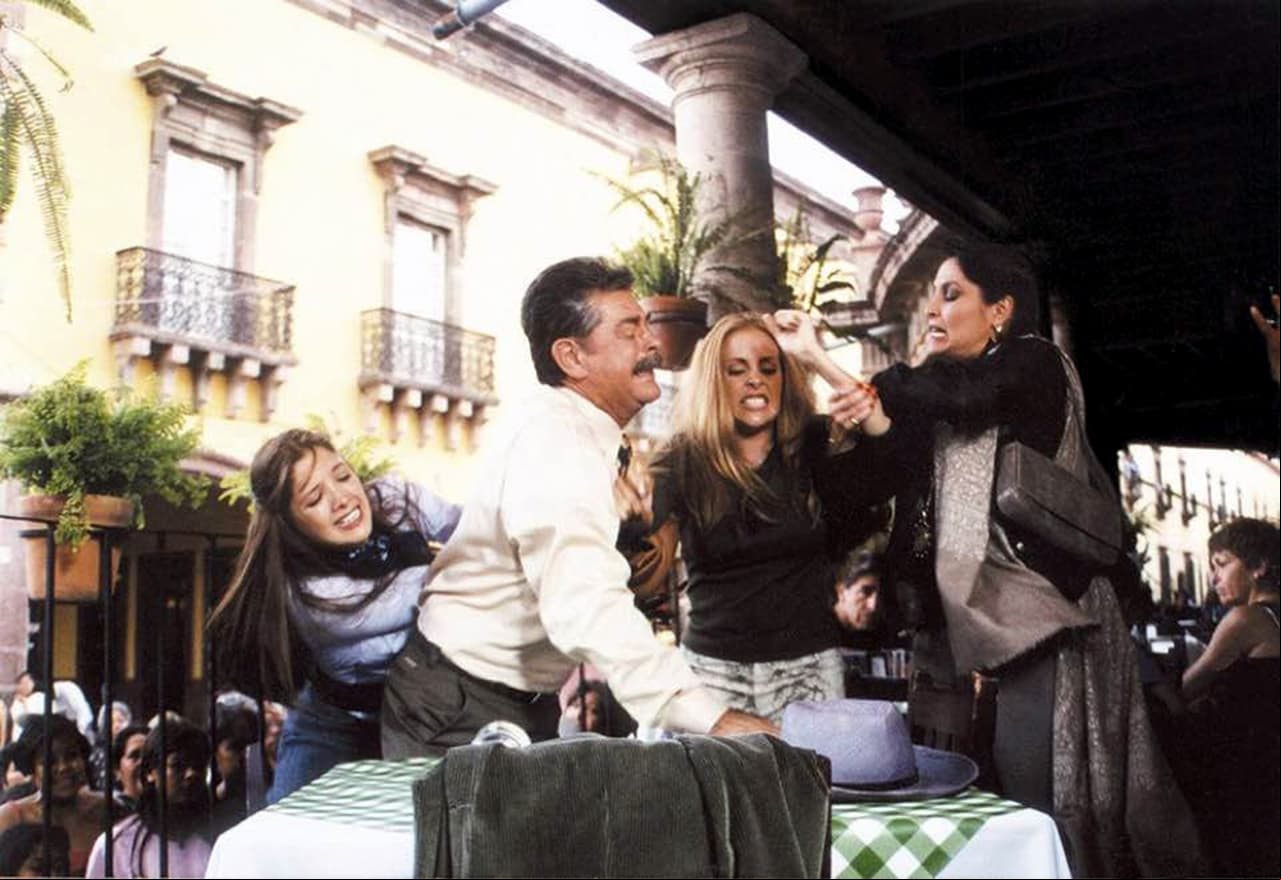 La carrera del actor despuntó al formar parte de producciones como: ‘Aprendiendo a amar’ (1980), ‘Victoria’ (1987) y ‘Rosa Salvaje’ (1987).