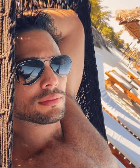 El 8 de diciembre del 2020, el actor se convirtió en ciudadano mexicano tras vivir por más de siete años en el país.