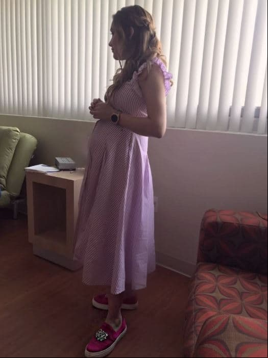 Sherlyn presume su 'baby bump' en redes sociales.