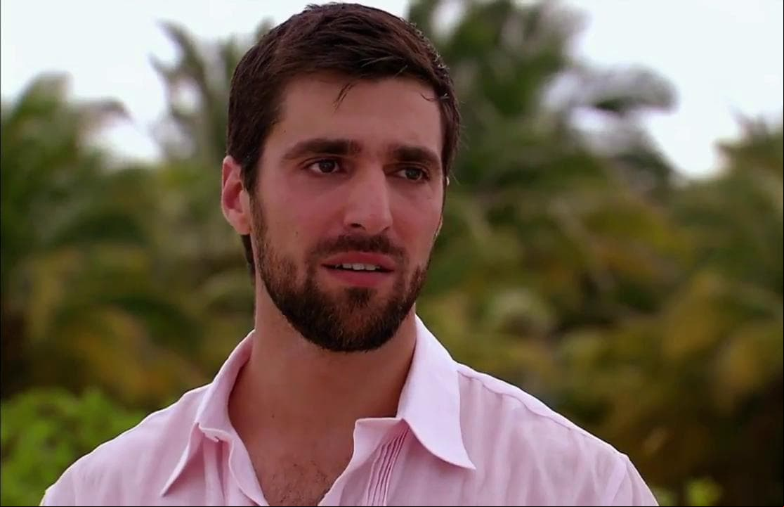 Ese mismo año formó parte del elenco de ‘Lo que la vida me robó’, telenovela en la que dio vida a ‘Sebastián de Icaza’, además apareció en la película ‘Milagro en Praga’.