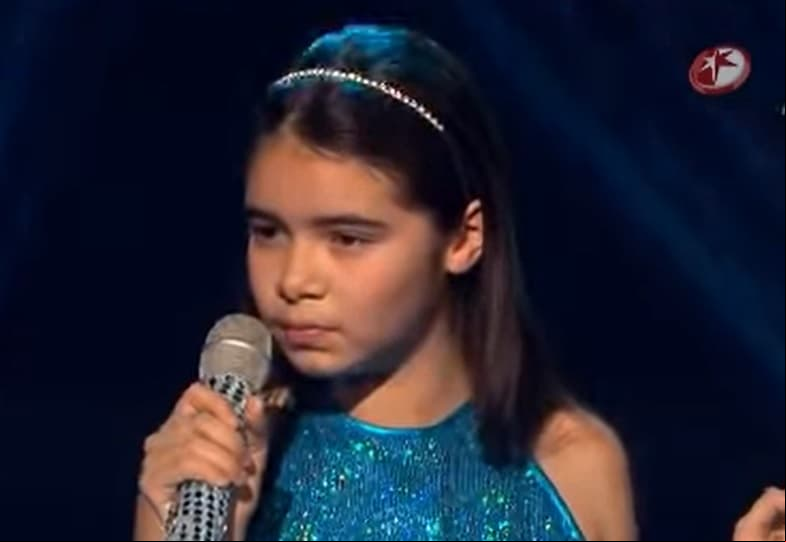 La pequeña llamó de inmediato la atención por su potente voz, convirtiéndola en una de las consentidas tanto del público como de los jueces, quienes quedaban con la boca abierta durante cada una de sus presentaciones.