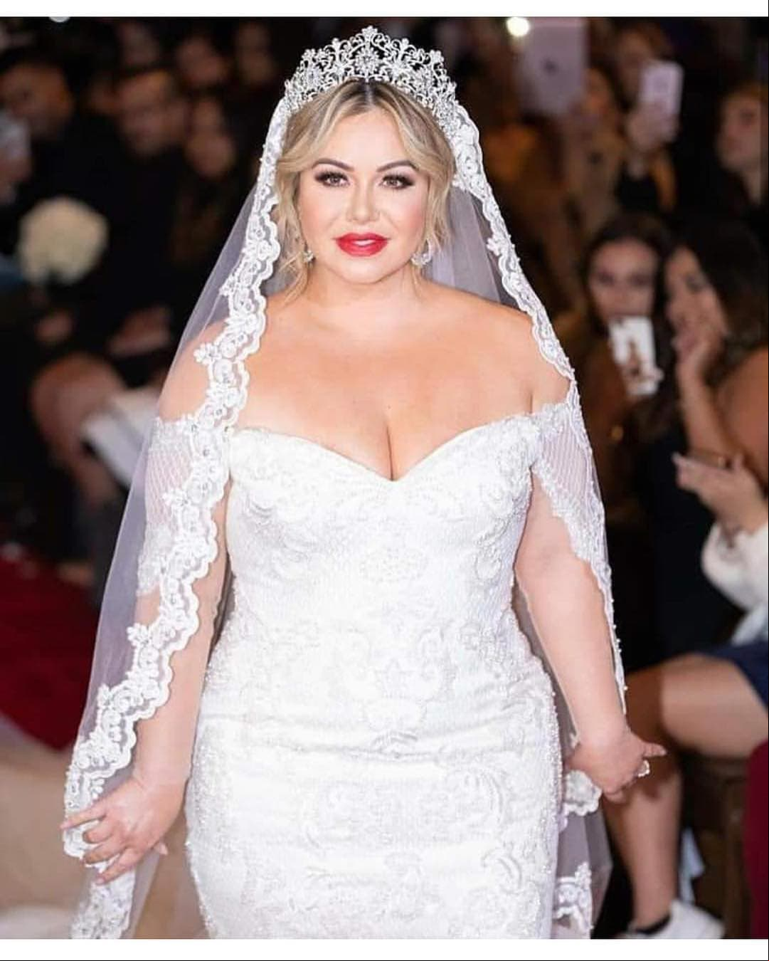 Primeras fotos de Chiquis Rivera vestida de novia junto a Lorenzo Méndez