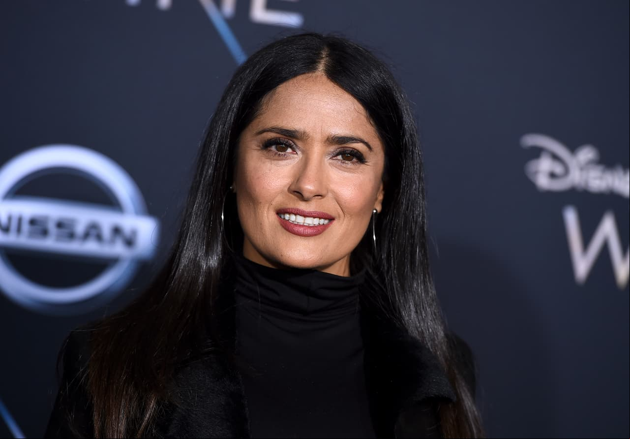 Salma Hayek impacta al lucir sin maquillaje y con canas