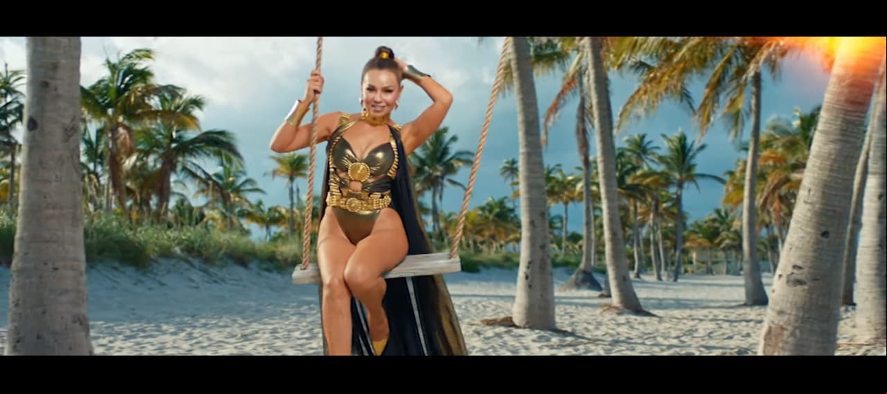 Thalía desborda sensualidad en su nuevo video, ‘Lento’