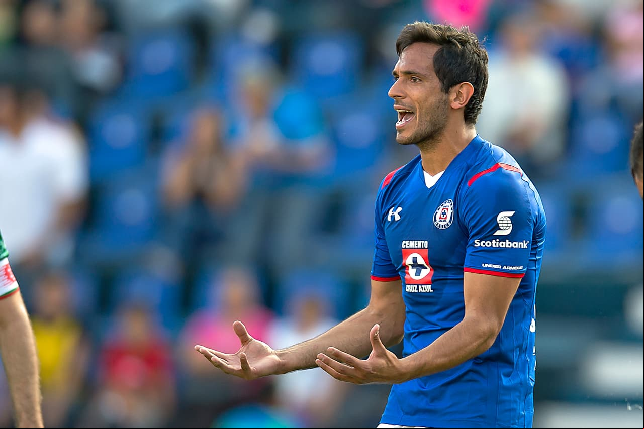 El delantero paraguayo 
<b>Roque Santa Cruz </b>firmó con Cruz Azul en 2015 tras militar casi 16 años en el futbol europeo con el Bayern Múnich, Blackburn, Manchester City, Betis y Málaga.