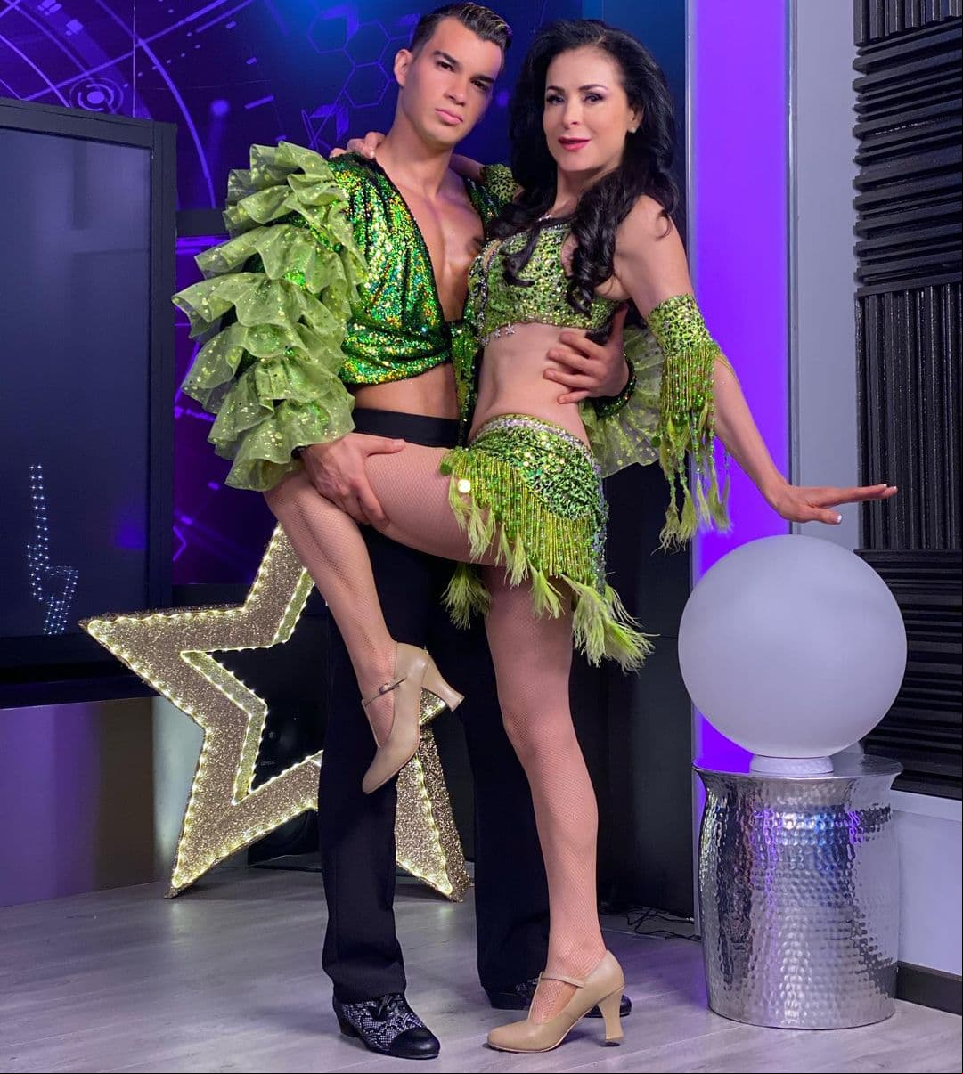¿Romance entre Lourdes Munguía y Brandon? La pareja se besa en transmisión en vivo