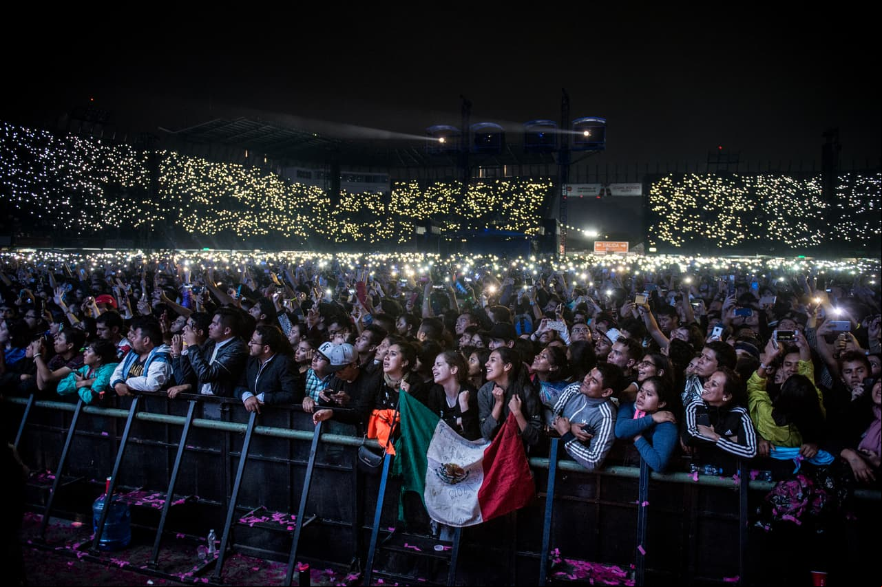 Gozo y felicidad fueron las emociones principales que corrieron entre los corazones de los iradores de The Killers.
