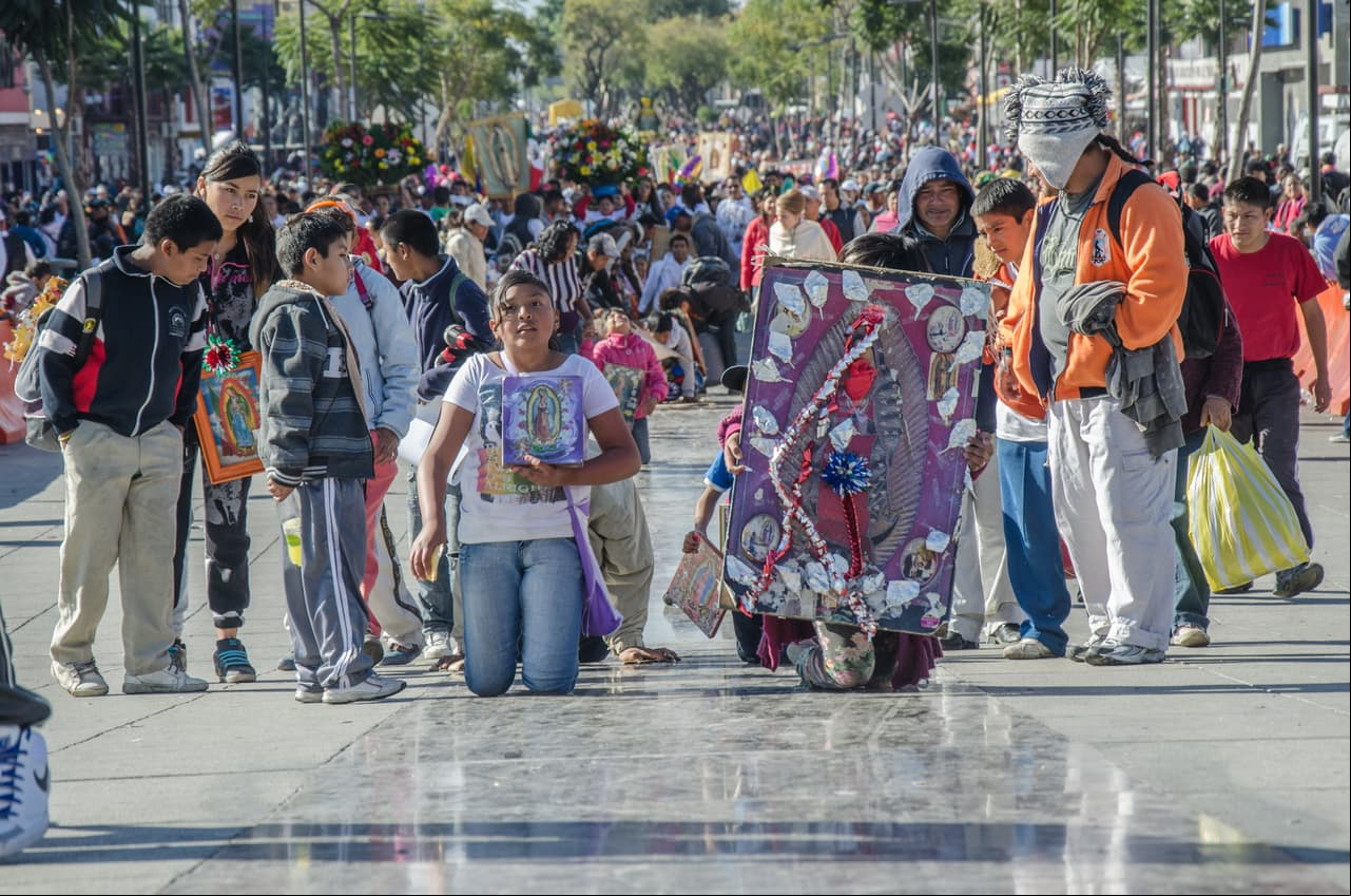 Se estima que alrededor de 6 millones de peregrinos se congregan en la Basílica de Guadalupe cada año. En el 2017, se reunieron 7 millones de fieles, lo que signifció récord de asistencia, de acuerdo con CNN Español.