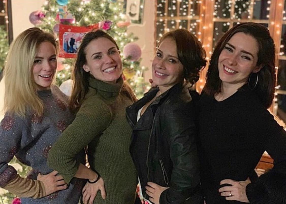 Inlcuso, aunque han pasado 13 años desde el estreno de la telenovela, Narváez sigue teniendo una estrecha amistad con sus compañeras de reparto, con quienes de vez en cuando se reúne.
