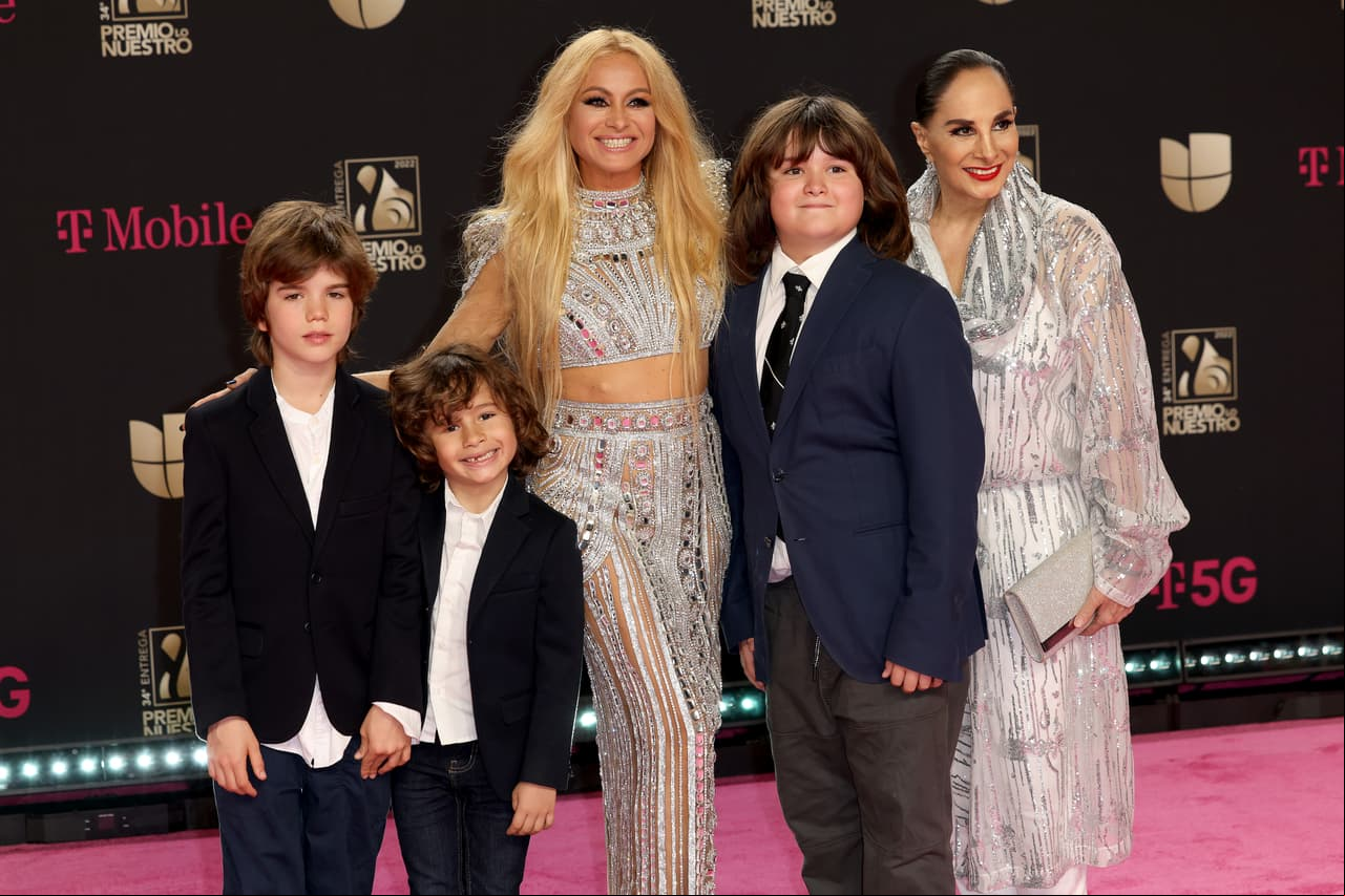 Paulina Rubio y sus hijos