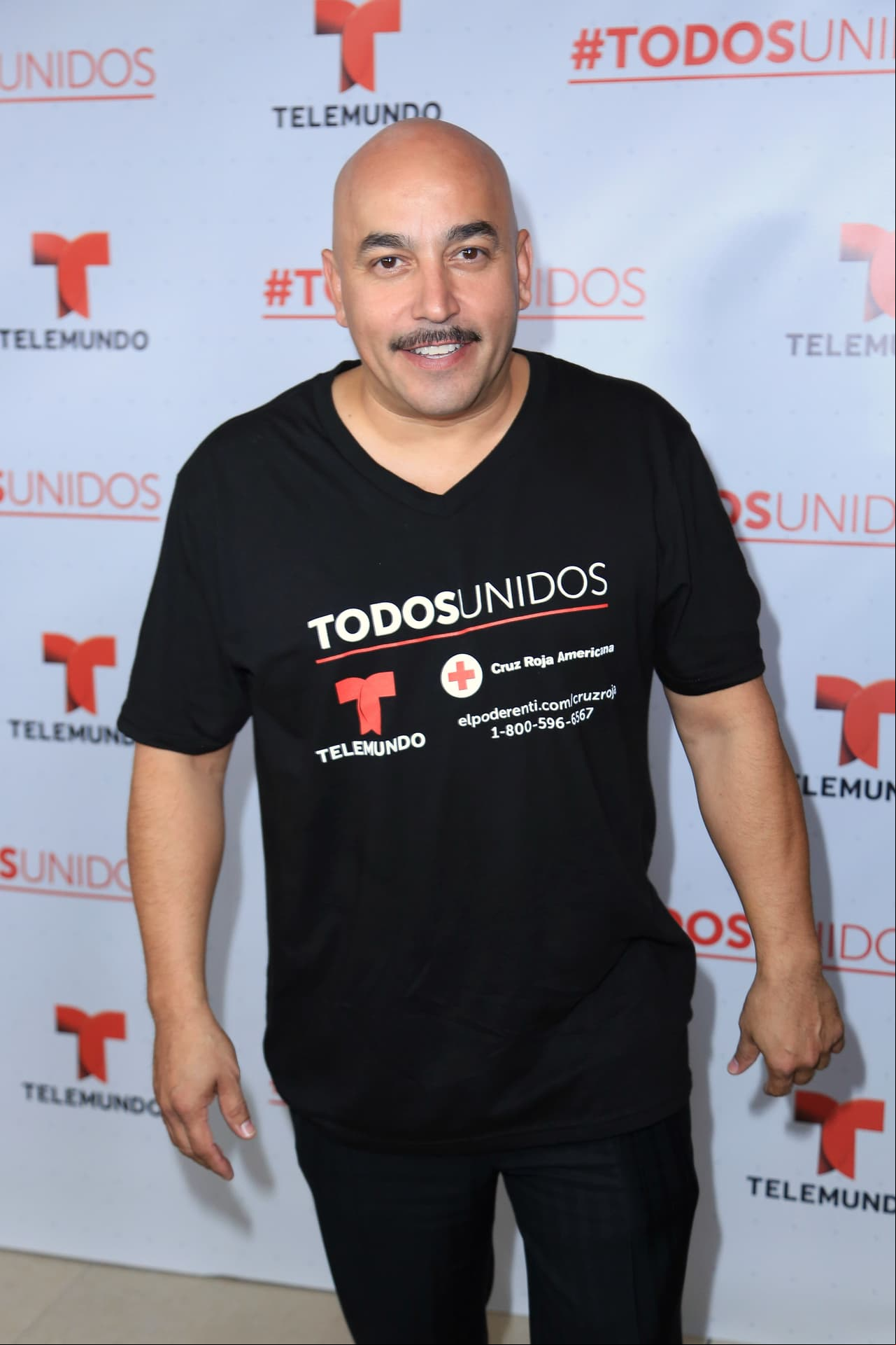 “Fueron cinco meses (…) Fue una mujer que amé locamente, fue una mujer que realmente quise, una mujer que yo la verdad, honestamente, le hubiera bajado el cielo y las estrellas. Nunca había amado tanto a una mujer (…) Si me reclama por lo que estoy diciendo, pues yo me arreglo con ella”, reveló el hermano de Jenni Rivera a Chisme No Like.