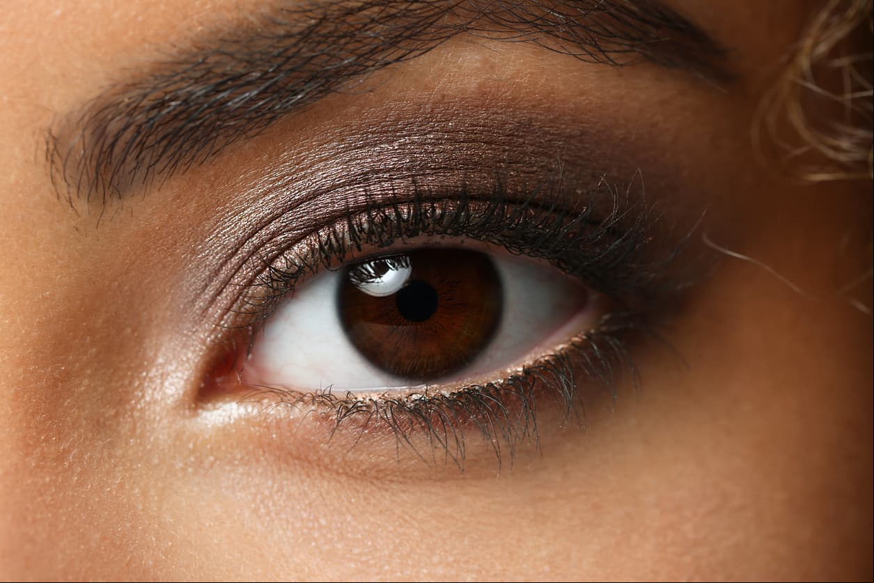 Tips de maquillaje para mujeres con ojos café