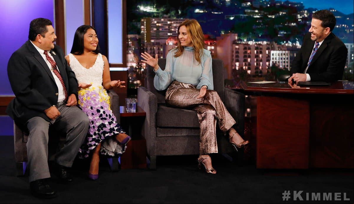 Yalitza Aparicio acudió al programa de Jimmy Kimmel, donde reveló que no conocía el trabajo de Alfonso Cuarón cuando audicionó. Ante esto, el conductor le preguntó que si antes de grabar 'Roma' sabía qué era Netflix.