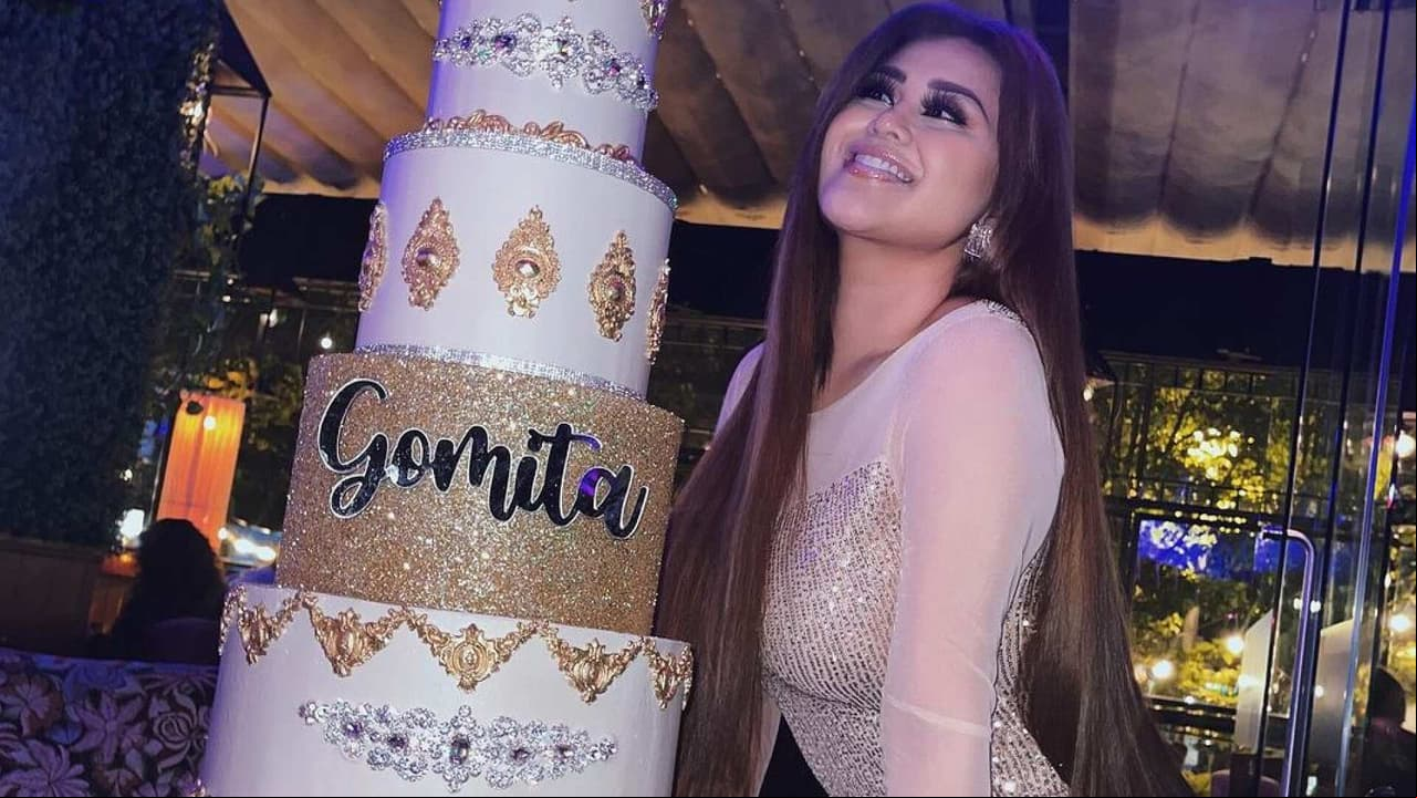 Gomita presume con orgullo la cicatriz que le quedó tras cirugía para bajar de peso