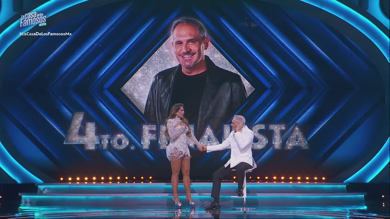 Arath de la Torre llega la foro