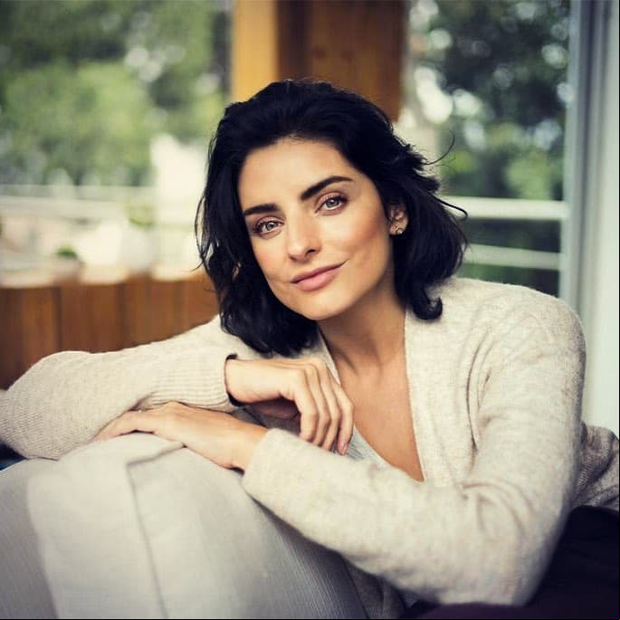 Aislinn Derbez. La actriz tuvo la misma suerte que Michelle Salas, pues al hablar en español en un restaurante, fue tratada muy mal, según contó su famoso padre a People.