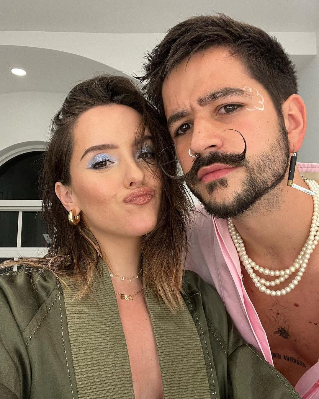 Índigo, hija de Camilo y Evaluna, debuta como modelo a días de nacida
