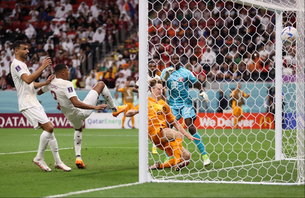 Países Bajos venció 2-0 a Catar con goles de Cody Gakpo (26’) y Frenkie de Jong (49’) para terminar de líder del Grupo A del Mundial Qatar 2022.