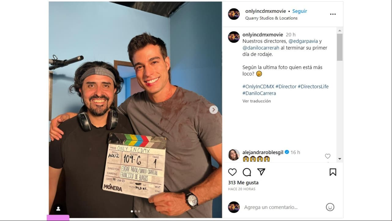 Danilo Carrera y el director Edgar Pavía en el set de ‘Only in CDMX’.
