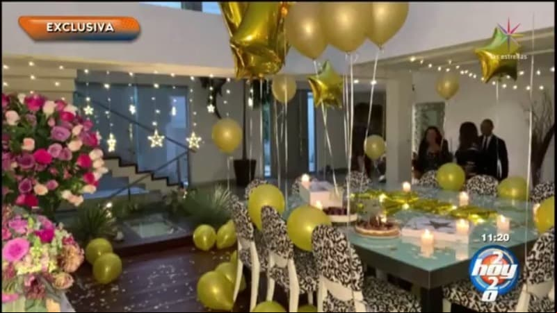 Cuenta con un comedor muy amplio, en el cual se han realizado grandes celebraciones como su aniversario número 20 y los XV años de su hija Mía.