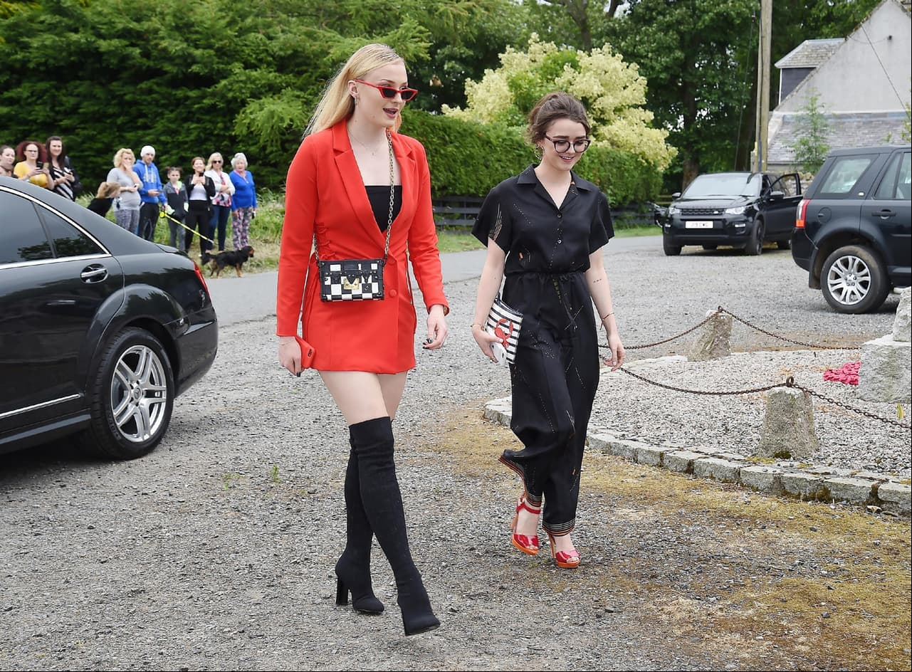Sophie Turner y Maisie Williams asistieron juntas a este evento (FOTO: The Grosby Group)
