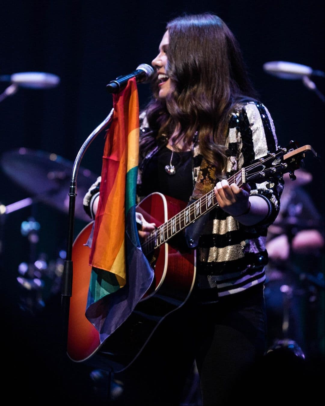 Incluso, la cantante se animó a dedicar su más reciente concierto, en el Auditorio Nacional, a su familia: “para mí es una noche muy especial. Es mi primer concierto como mamá y aunque les vine a cantar a ustedes, esto se lo dedico a mi hermosa esposa y a mi nena”.