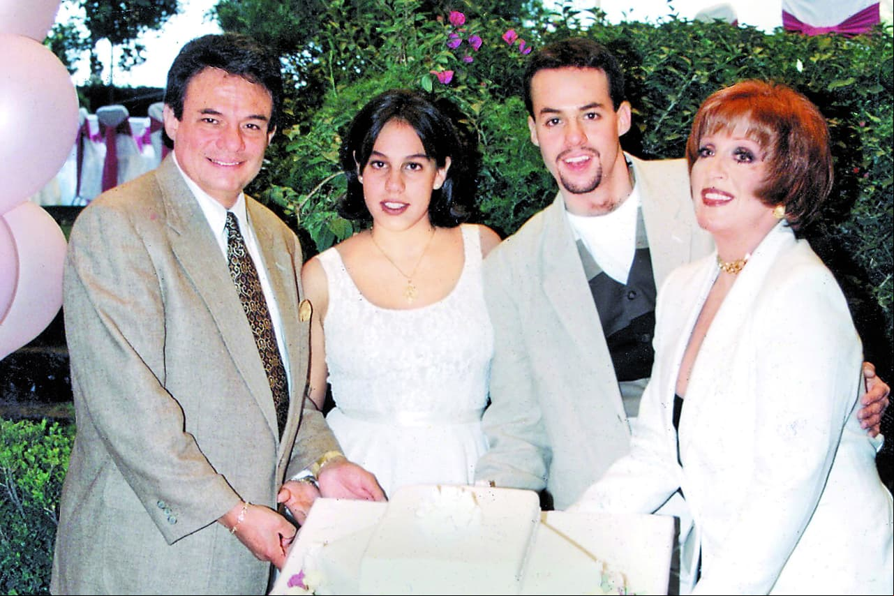 José José, Anel Noreña y su hijos en 1997.