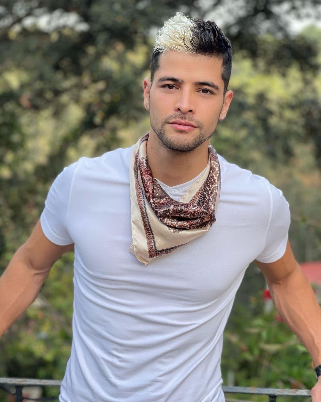 Moisés Peñaloza regresa a Las Estrellas bailan en Hoy tras fuerte caída