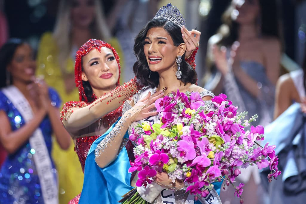 R'Bonney Gabriel, Miss Universo 2022, coronó a Sheynnis Palacios