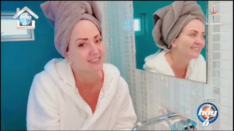 La presentadora también presumió su baño durante una transmisión del programa Hoy.